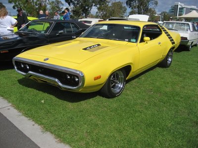 Plymouth_Roadrunner_1971.jpg