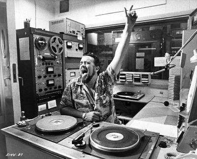 ae8f0fcd775b106b31c05997a9e4d3b2--wolfman-jack-american-graffiti.jpg