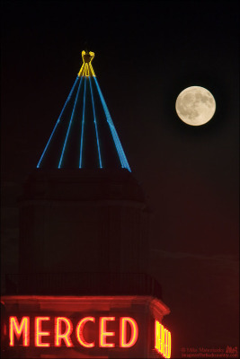 moon-merced-theater-090517-01-web.jpg