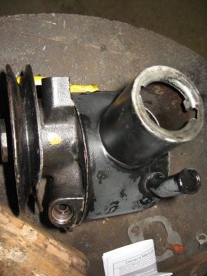 62 power steer pump 008.JPG