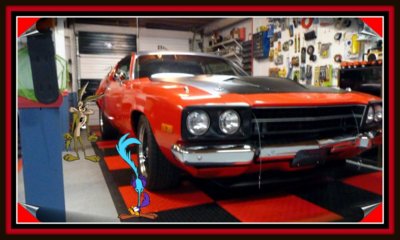 Roadrunner Garage.jpg Roadrunner Garage.jpg