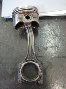 450px-Bent_connecting_rod_2.jpg