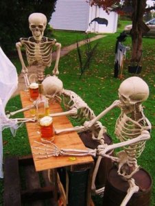 7cd8d4762a6f8a0658102902d2f5ad4d--halloween-yard-decorations-ideas-for-halloween.jpg