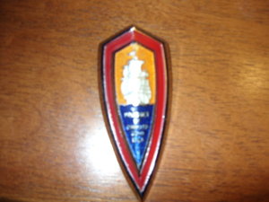 41 plymouth grill emblem 001.JPG