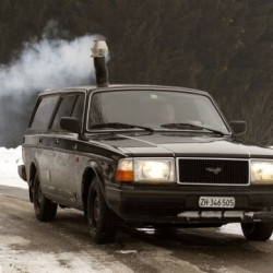 mor-funny-joke-road-street-drive-driver-Swiss-Man-Installs-Wood-Burning-Stove-In-volvo-1-250x250.jpg