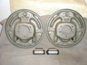 Brake Backing Plates & Parts 007 (Small).JPG Brake Backing Plates & Parts 007 (Small).JPG