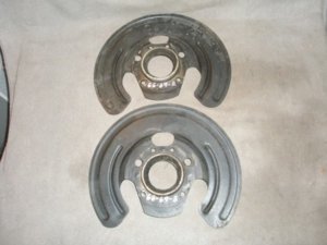 Bendix Dust Shields Castle Nuts 004 (Small).JPG Bendix Dust Shields Castle Nuts 004 (Small).JPG
