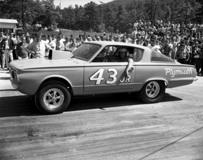 richard-petty-plymouth-barracuda-drag.jpg