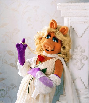 MissPiggy-Rose&Pearls.png