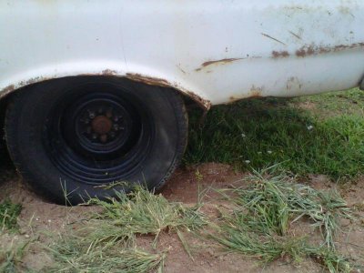 64 Savoy driver rear wheel.jpg