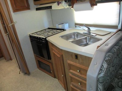 KITCHEN 1.jpg