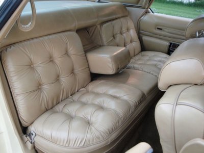 78_Chrysler_New_Yorker_Brougham_(5892997086).jpg