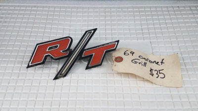 20180810_131121_1969_Coronet_RT_Grill_Emblem.jpg 20180810_131121_1969_Coronet_RT_Grill_Emblem.jpg