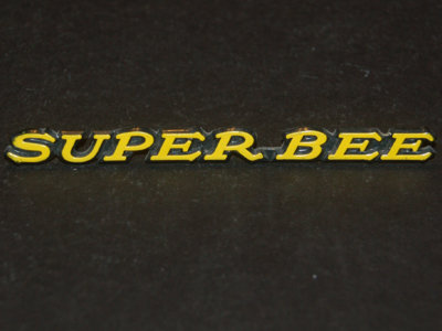 Super Bee Dash emblem 01.jpg