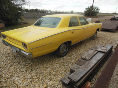 1968 Coronet - Yellow 4 door - 2019 044.jpg
