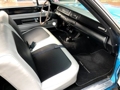 RR front seat R.jpg RR front seat R.jpg