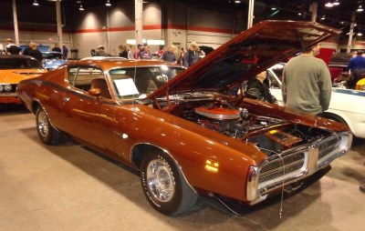 71_Charger_Super_Bee_Hemi_brown.jpg