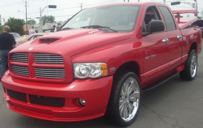 Tuned_Dodge_DR-DH_Ram_(Rassemblement_Mopar_Valleyfield_'10).jpg