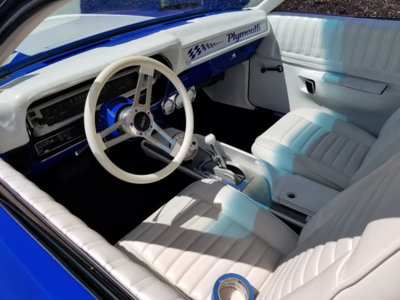 72 Interior.jpg