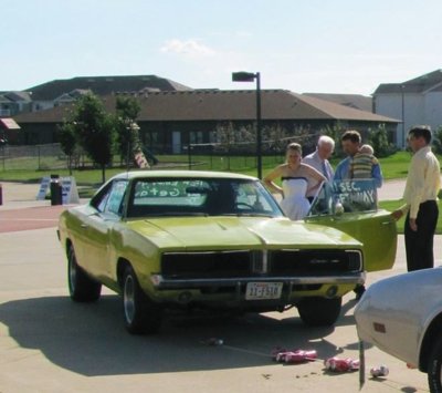 charger pic wedding.jpg