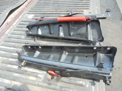 70 b bench seat tracks 002.JPG