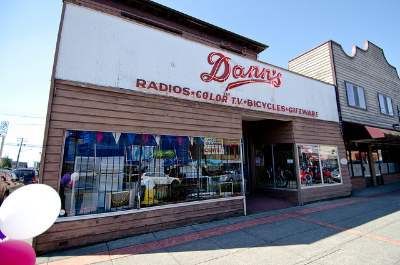 danns+electronics.jpg