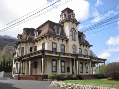 psycho house.jpg