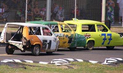 three-wheeled-Reliant-Robin-race.jpg