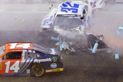 022313-NASCAR-CRASH-GALLERY-SS-G5_20130223182124251_600_400.jpg 022313-NASCAR-CRASH-GALLERY-SS-G5_20130223182124251_600_400.jpg