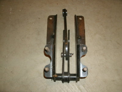 4 speeds Hemi Brk Brkt 011.JPG