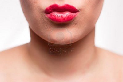 7671553-mouth-with-red-lips-kissing.jpg