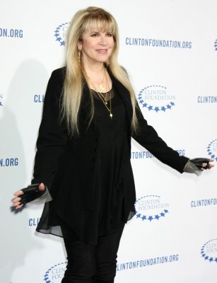 stevie-nicks-a-decade-of-difference-gala-02.jpg