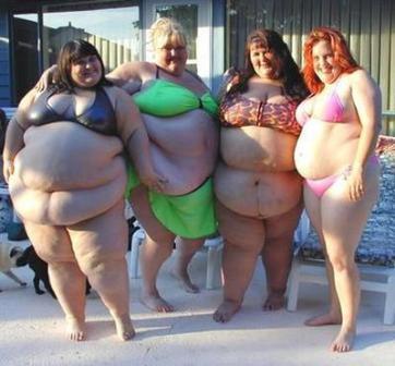 Fat_woman_in_bikinis.jpg