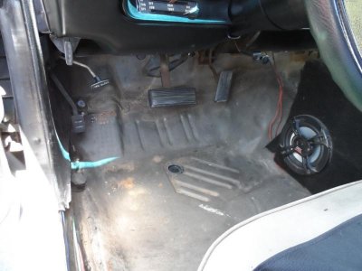drivers floor pan.jpg drivers floor pan.jpg