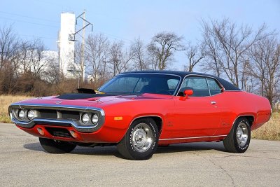 01-1972-plymouth-road-runner-gtx-front-three-quarter-alt-3.jpg