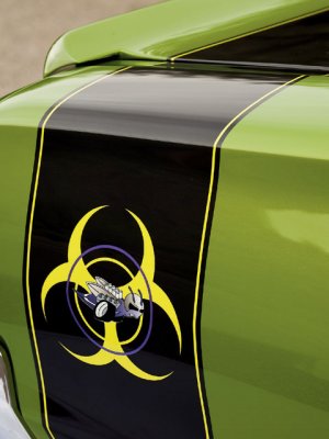 0809phr_02_z+1970_dodge_super_bee+emblem.jpg