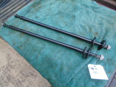 71 rr strut rods 001.JPG