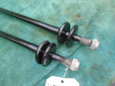 71 rr strut rods 002.JPG