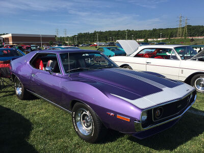 800px-AMC_Javelin_AMX_with_401_4-speed_and_Cardin_at_2015_AMO_meet_1of8.jpg