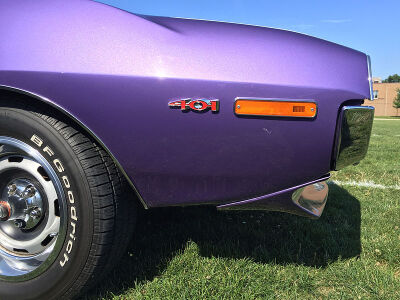 800px-AMC_Javelin_AMX_with_401_4-speed_and_Cardin_at_2015_AMO_meet_5of8.jpg