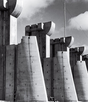 time-100-influential-photos-margaret-bourke-white-fort-peck-dam-25.jpg