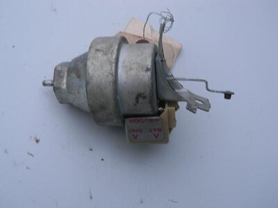 70 Vacuum Advance 2 005_small.JPG 70 Vacuum Advance 2 005_small.JPG