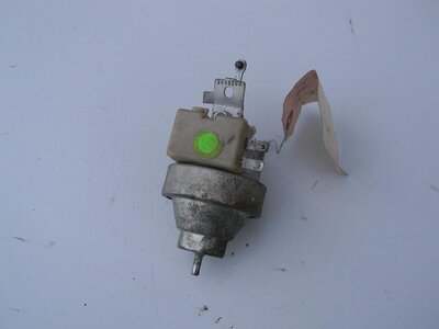 70 Vacuum Advance 2 002_small.JPG 70 Vacuum Advance 2 002_small.JPG