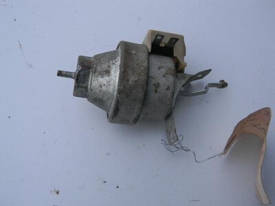70 Vacuum Advance 2 003_small.JPG 70 Vacuum Advance 2 003_small.JPG