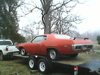 7060223-satontrailer.jpg