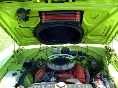1970-Plymouth-road-runner-1d-engine-and-air-grabber-hood-parts.jpg