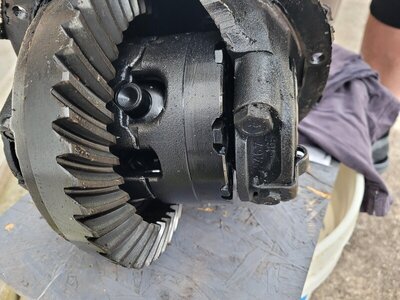 8.75 Sure Grip 489 case 4.10 gears5.jpg