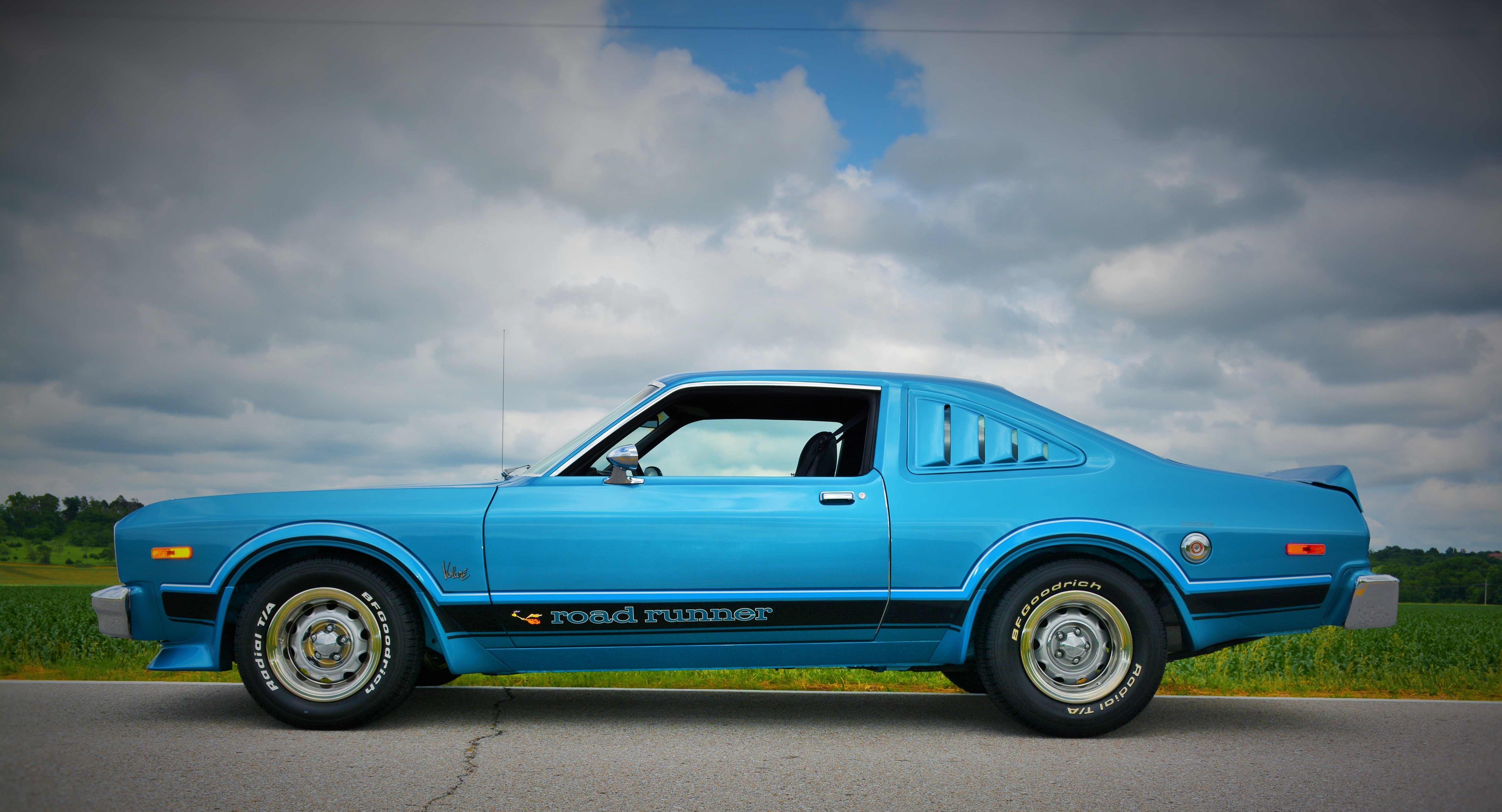 1976-volare-road-runner-b5-jamaica-blue.jpg