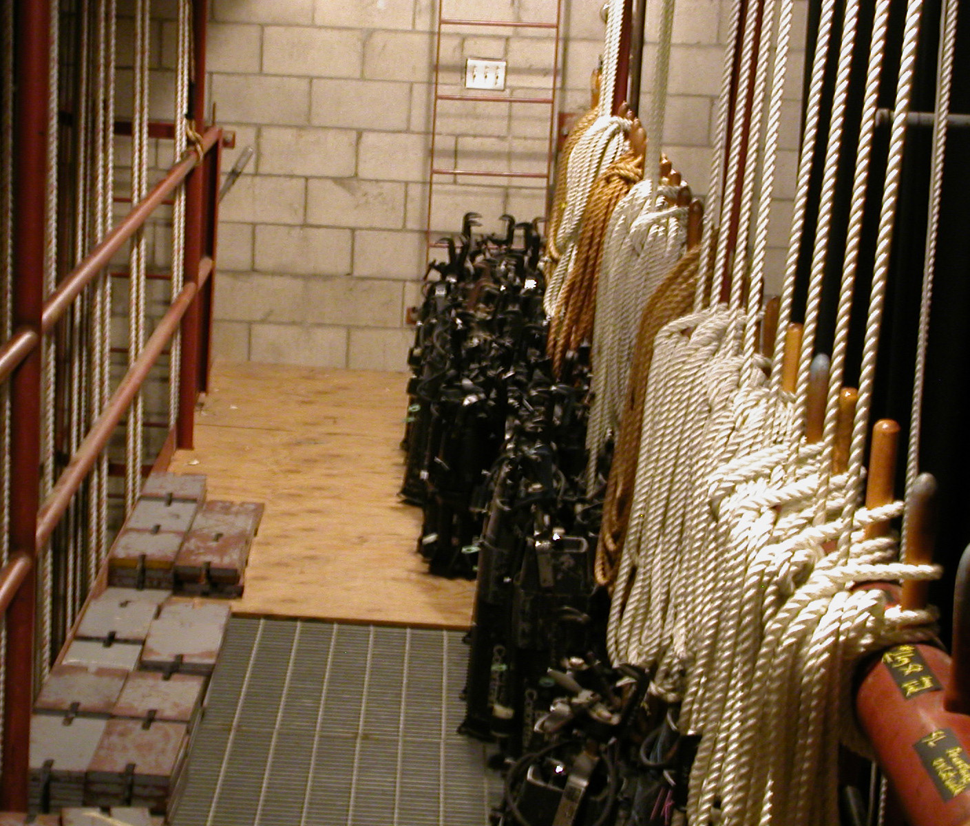 Fly_gallery_pin_rail.jpg