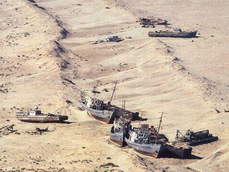 ships-high-dry-aral-sea.jpg